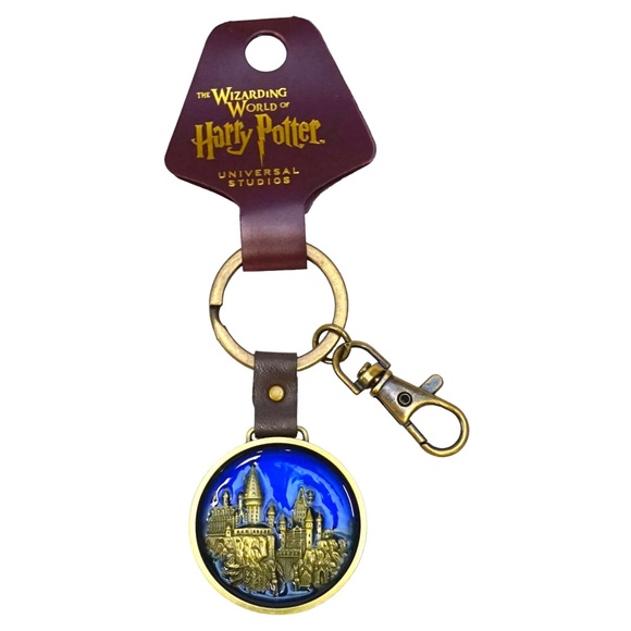 Universal Studios Harry Potter Hogwarts Castle Keychain - Picture 1 of 1